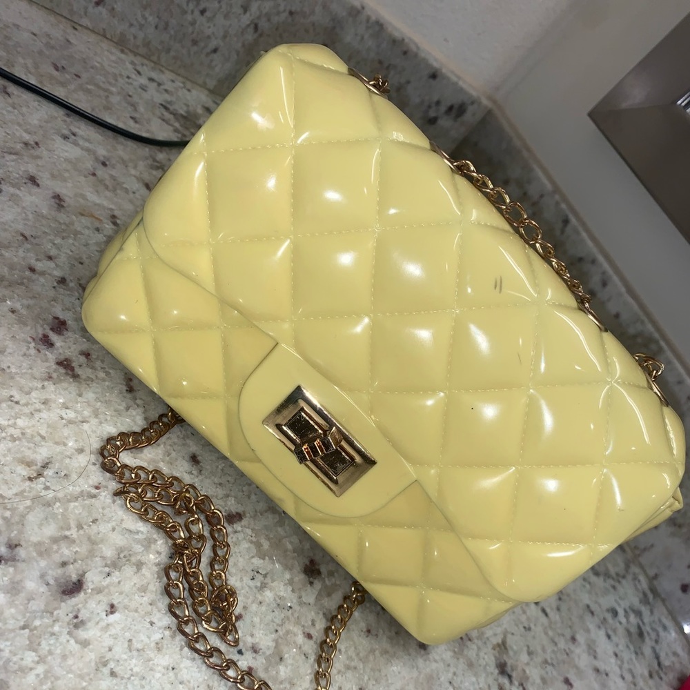 GEL PURSE LITTLE SCRATCH BUT REALLY CUTE BARLEY WORN !